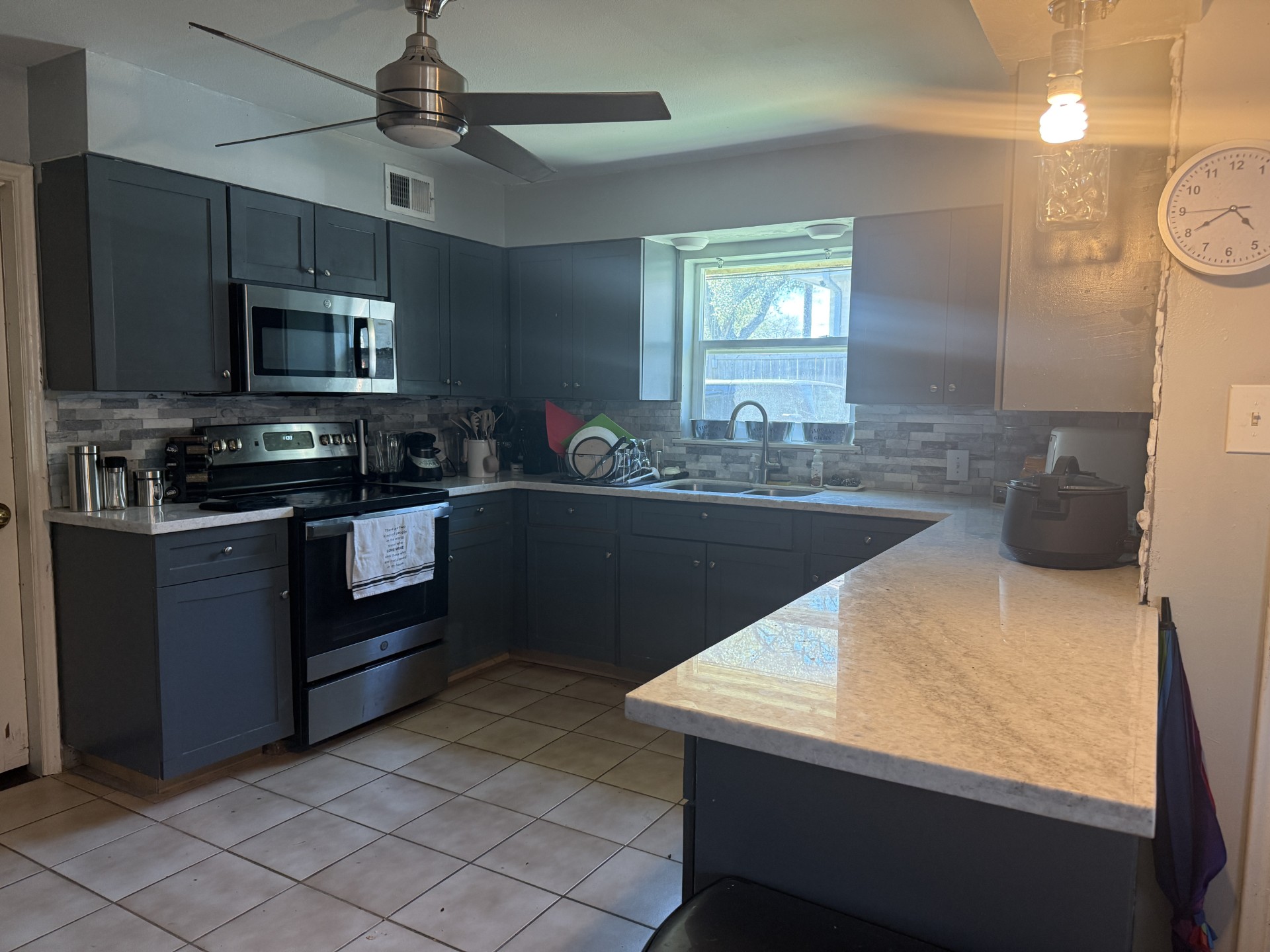 Kitchen 1.jpeg